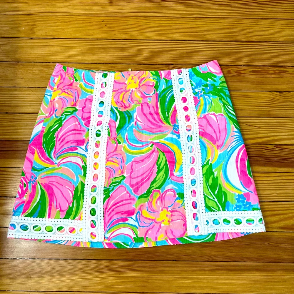 Lilly Pulitzer skirt size 4 like new